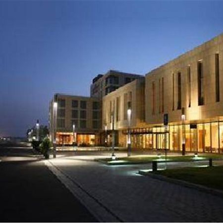 Howard Johnson Plaza Lingang Shanghai Nanhui Exterior foto
