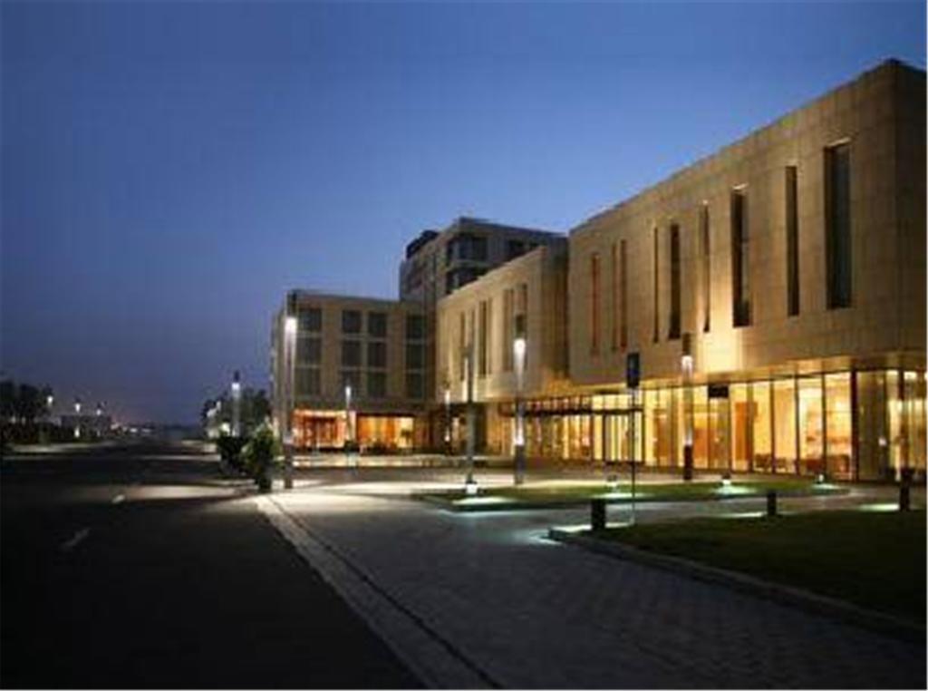 Howard Johnson Plaza Lingang Shanghai Nanhui Exterior foto