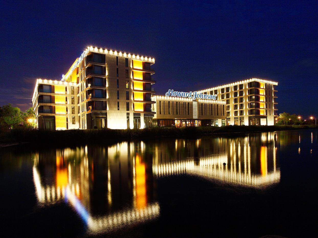Howard Johnson Plaza Lingang Shanghai Nanhui Exterior foto