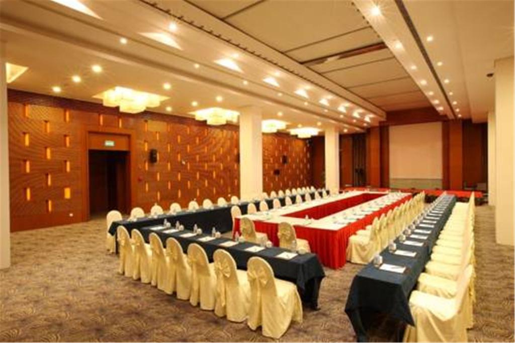 Howard Johnson Plaza Lingang Shanghai Nanhui Exterior foto