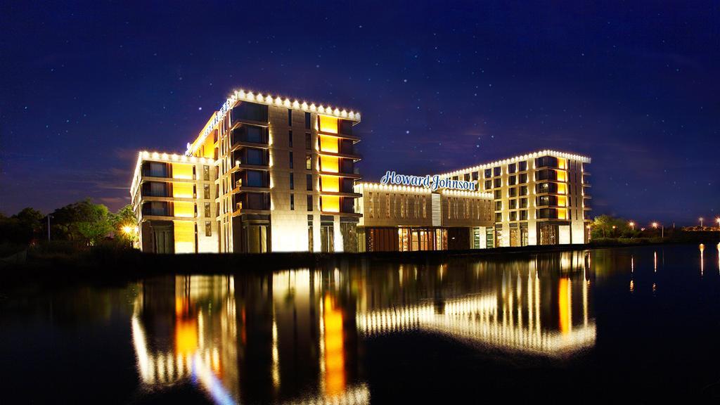 Howard Johnson Plaza Lingang Shanghai Nanhui Exterior foto