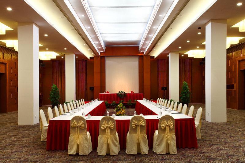 Howard Johnson Plaza Lingang Shanghai Nanhui Exterior foto