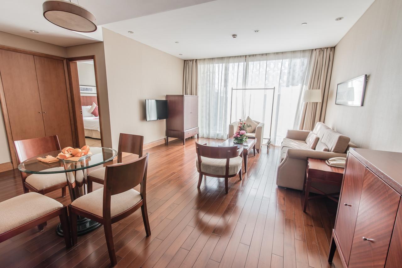 Howard Johnson Plaza Lingang Shanghai Nanhui Exterior foto