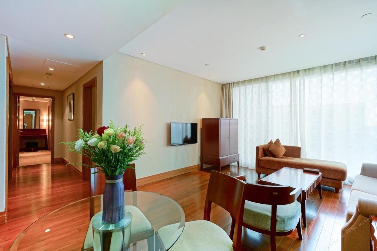 Howard Johnson Plaza Lingang Shanghai Nanhui Exterior foto
